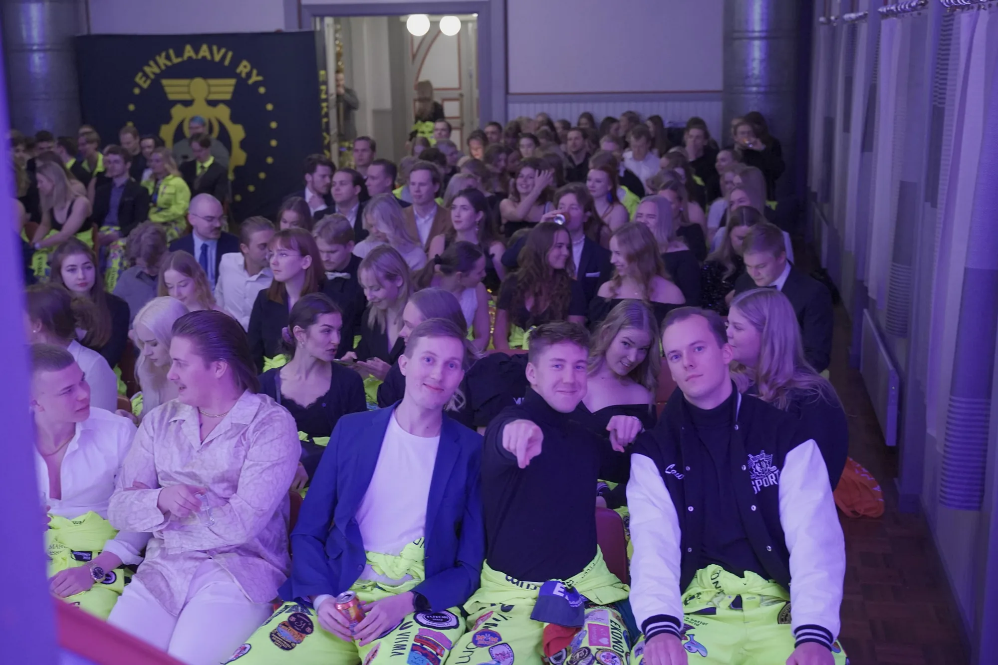 A full hall at the Enklaavi Gala